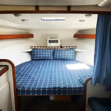 Cozy Private Two Rooms Yacht In Barcelona With Free Parking Sant Adrià de Besòs Extérieur photo