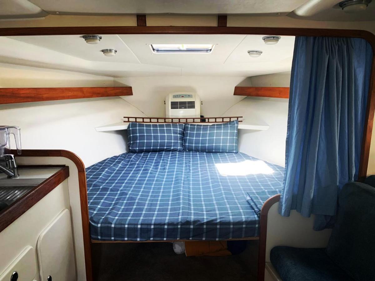 Cozy Private Two Rooms Yacht In Barcelona With Free Parking Sant Adrià de Besòs Extérieur photo